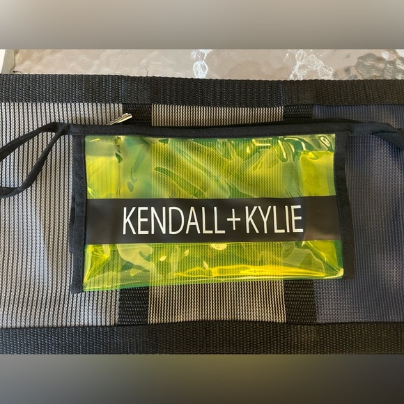 NEW🌈 Kendall &  Kylie Kardashian
Travel-Make up bag🌹 - Picture 5 of 8